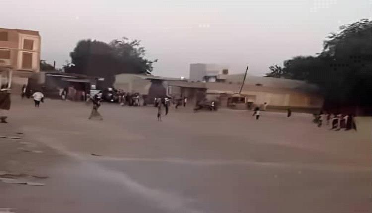 ناشط مجتمعي يوضح حقيقة ماحصل عصر في ملعب منطقة الحصن بخنفر من إطلاق رصاص وإصابة شخصين