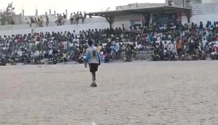 أبو أيمن الحوالي :نرجو إيصال هذا الفيديو من ملعب البيتي الترابي بجعار  لوزير الشباب والرياضة ومحافظ أبين ورئيس إتحاد الكرة (فيديو )