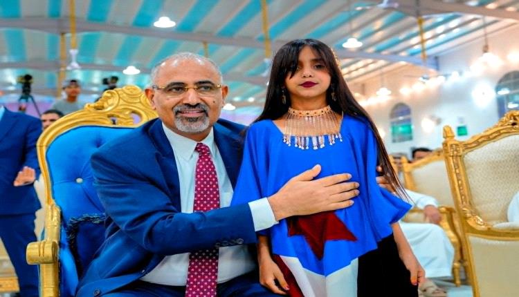 الرئيس الزُبيدي يشهد الأمسية الرمضانية الحاشدة التي أقامتها قيادة المهرة على شرف زيارته للمحافظة