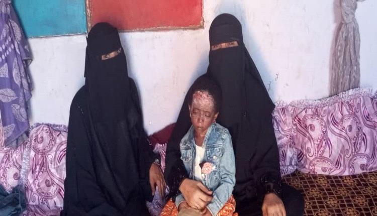 ضمن الزيارات التفقدية جبر خاطر -- رئيسة جمعية الأمل للمكفوفين بأبين تزور أسرة الطفلة الكفيفة المريضة جميلة داؤودوتقدم مبلغ مالي من فاعل خير