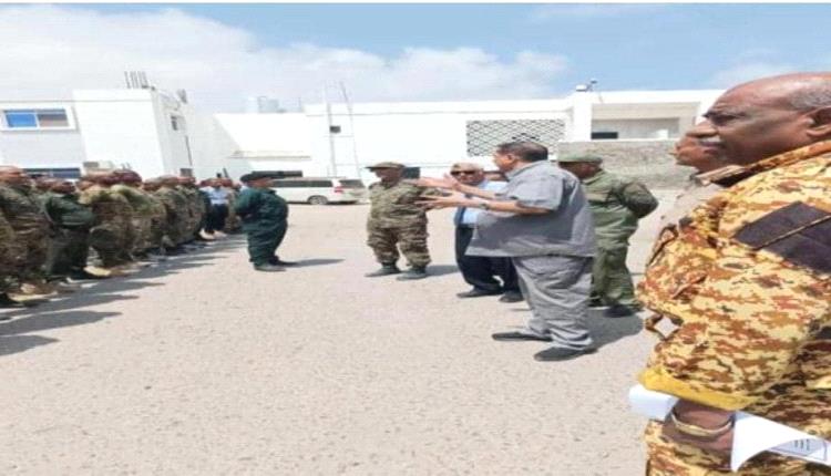 مدير أمن عدن يلتقي بالدفعة التدريبية ويؤكد على أهمية الاستفادة من العلوم الشرطوية والقانونية
