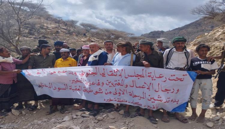 تدشين العمل في مشروع شق  طريق العقبة السود معطف الدخاشين منطقة خيره