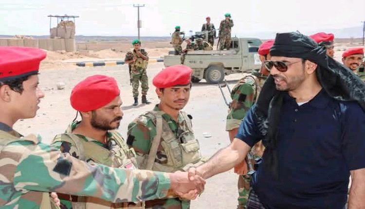 العميد وجدي باعوم يتفقد المواقع العسكرية والأمنية في عتق ويشيد بجهود قوات دفاع شبوة.