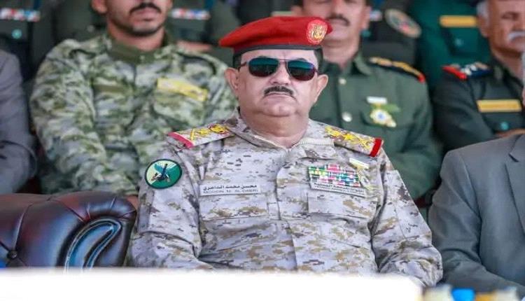 الفريق الركن محسن الداعري يعزي قائد المنطقة العسكرية الأولى بوفاة والدته