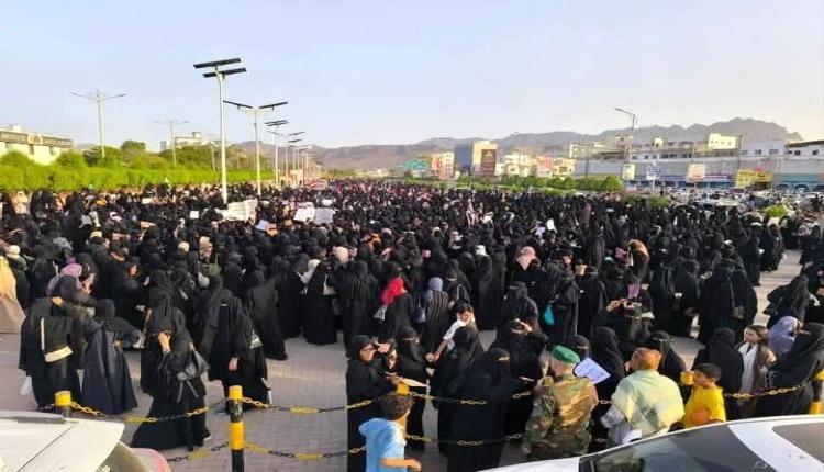 ثورة نسوان(شعر)