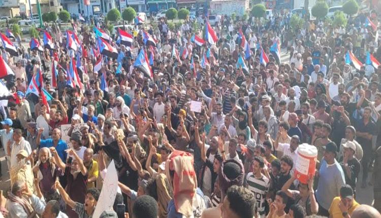 همس اليراع ..ما الذي يجري في عدن؟
