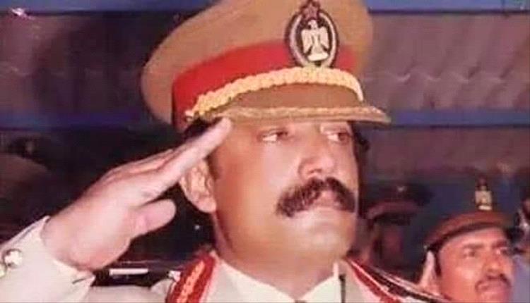 اللواء الركن هيثم قاسم طاهر يعزي اللواء صالح محمد الجعيملاني في وفاة والدتة