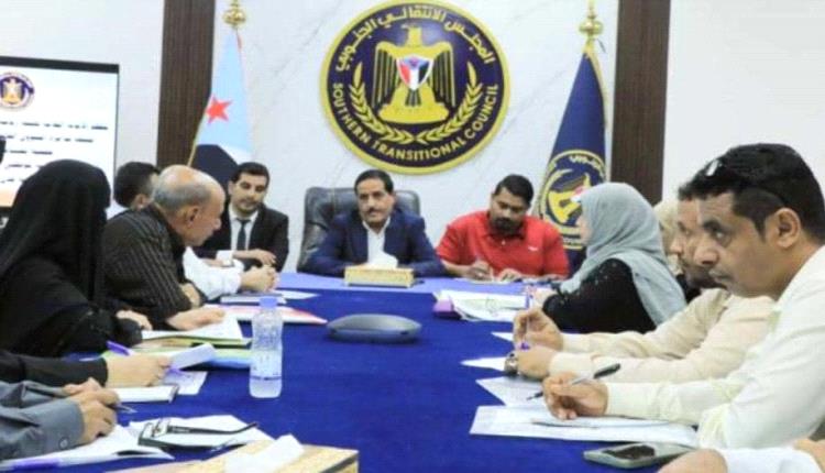 الأمانة العامة تنظم حلقة نقاش عن الحماية القانونية لموظفي القطاع العام والمختلط في عدن