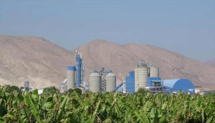 مجموعة مسلحة تقوم بالتقطع لباص مصنع اسمنت الوحدة بالنش الكود