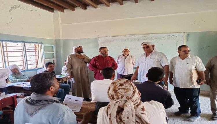 مركز البحوث والتطوير التربوي ينفذ ورشة تدريبية في يافع رصد لعدد من معلمي التعليم التعويضي