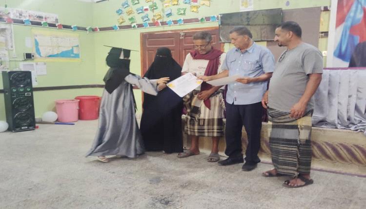 بحضور مدير عام يهر ومدير مكتب  التربية بالمديرية .. ثانوية الشهيد سعيد عبدالمحسن تحتفي بطالباتها  بعد إسدال الستار على الامتحانات الوزارية