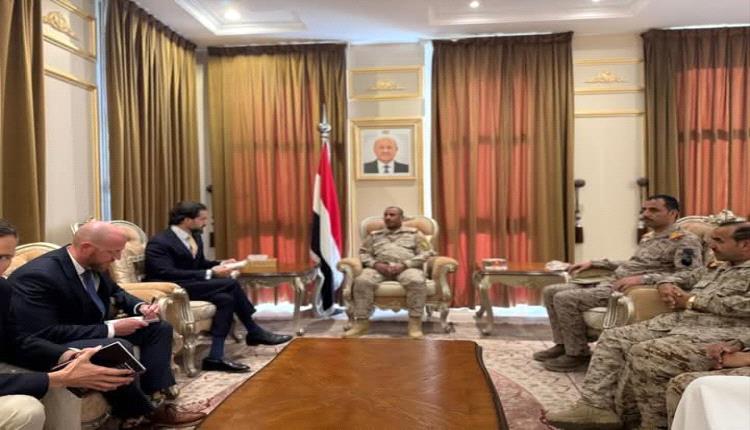 رئيس هيئة الأركان يبحث أوجه التعاون العسكري والأمني مع القائم بأعمال السفارة الامريكية