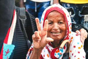 رئيس انتقالي خنفر يبعث رسالة تعزية ومواساة في وفاة المناضلة الجنوبية سبولة 