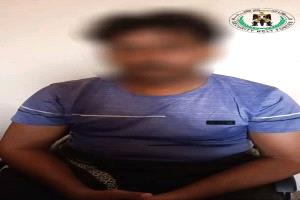 الحزام الأمني في محافظة لحج يلقي القبض على متهم فار على خلفية جريمة قتل حدثت بالمخا
