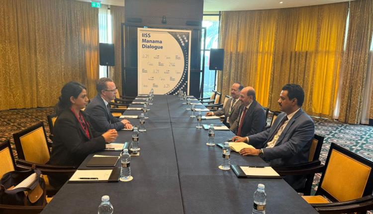 وزير الخارجية يلتقي السفير الكندي لدى اليمن