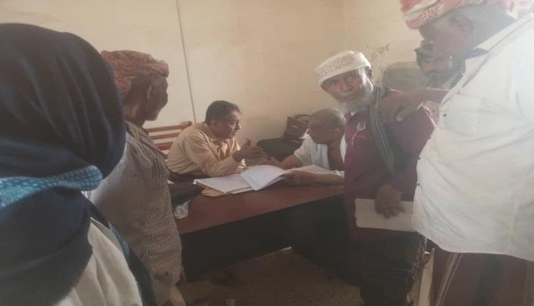 وكيل محافظة أبين جرفوش يزور مكتب رعاية أسر الشهداء ويشيد بإنجازاته