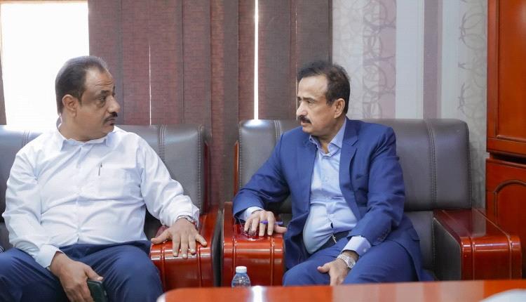 المحافظ بن الوزير يطّلع على أوضاع مديرية جردان ويوجه بتعزيز مستوى الأداء والخدمات المقدمة للمواطنين.