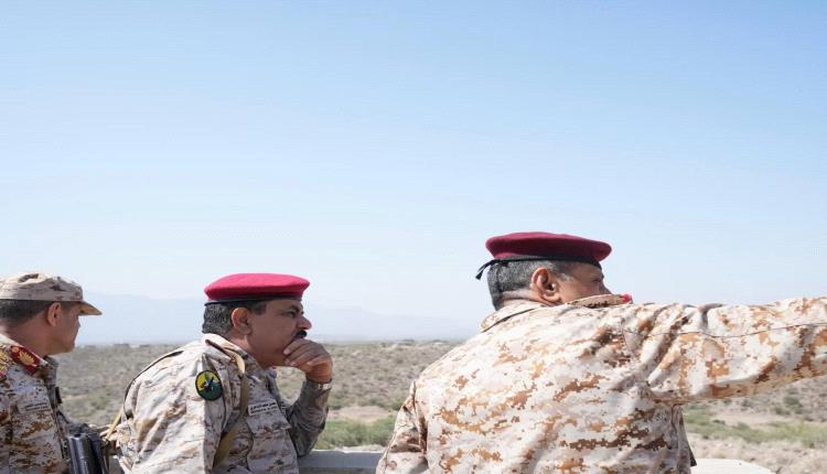 وزير الدفاع يطلع على جاهزية جبهات محور الضالع