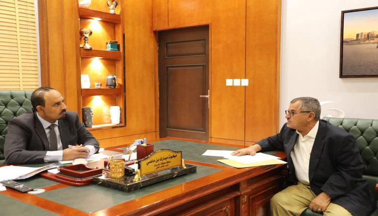 محافظ حضرموت يطلع على إنجازات صندوق الرعاية الاجتماعية وخطط 2025