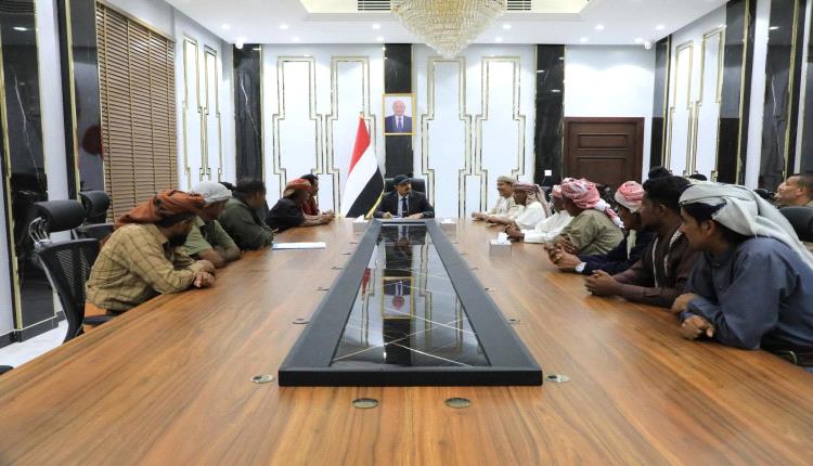 محافظ حضرموت يلتقي أعيان "رسب" لمناقشة الاحتياجات الخدمية والتنموية