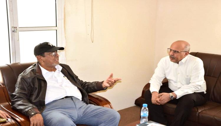 الكثيري يؤكد دعم الانتقالي لتطوير مطاري الريان وسيئون وتعزيز الخدمات الملاحية