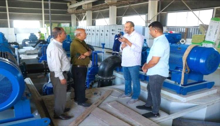 فريق من رئاسة الانتقالي الجنوبي يتفقد أوضاع مؤسسة المياه بعدن ويطلع على مشاريع حيوية
