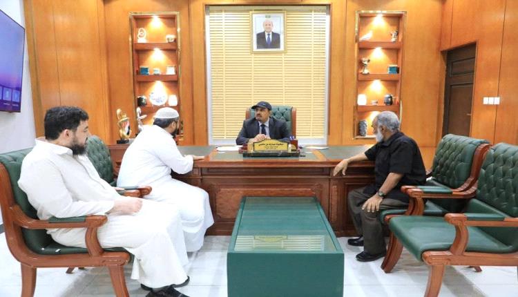 محافظ حضرموت يناقش تطوير مركز غسيل الكلى بالتعاون مع مؤسسة نهد