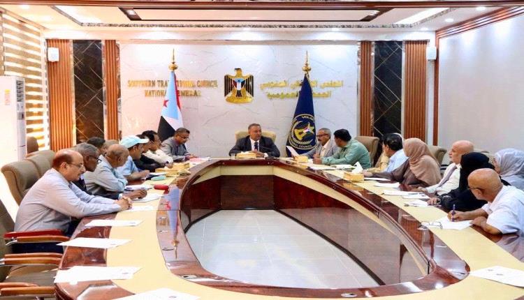 مجلس المستشارين يحذر من تدهور الخدمات ويحمّل الحكومة مسؤولية أزمات الجنوب