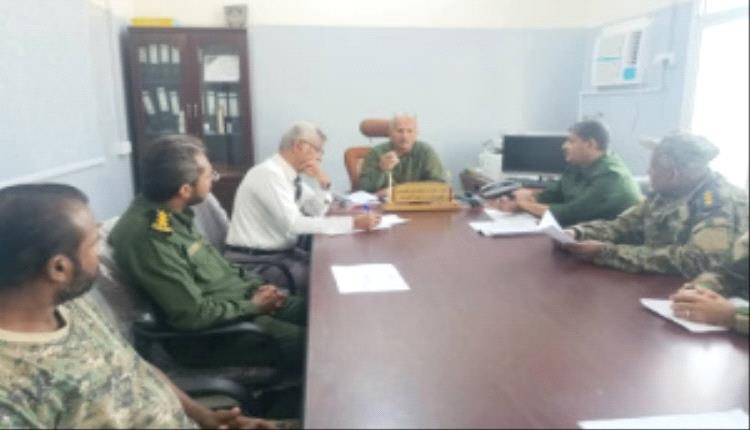 لجنة الإشراف العام تواصل زياراتها الميدانية لتعزيز الانضباط وتنفيذ البرنامج الأمني المكثف بعدن