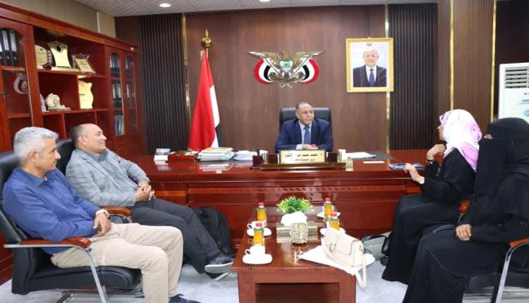 الوزير الأشول يناقش مع رئيسة الجهاز المركزي للإحصاء آليات تحديث قاعدة بيانات المنشآت الصناعية والتجارية