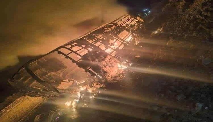 تقرير يكشف الأسباب الكاملة لحريق باص العرقوب ويوصي بتعزيز إجراءات السلامة