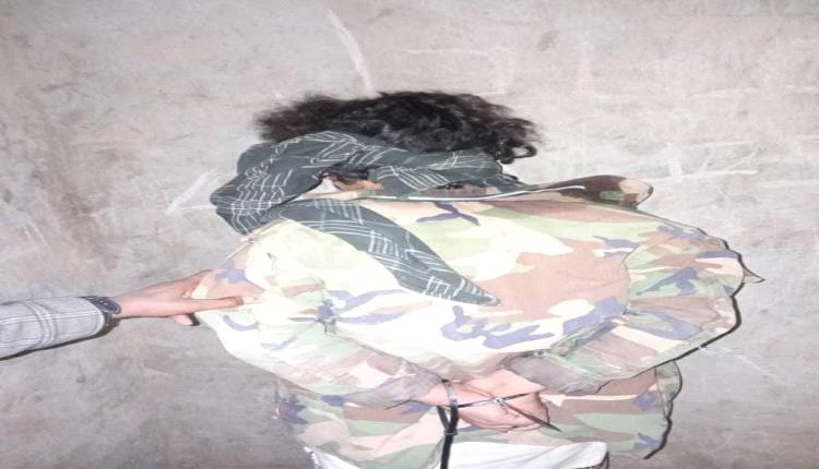 قوات الأمن في لودر تلقي القبض على مطلوب أمني بتهمة تفجير القنابل الصوتية