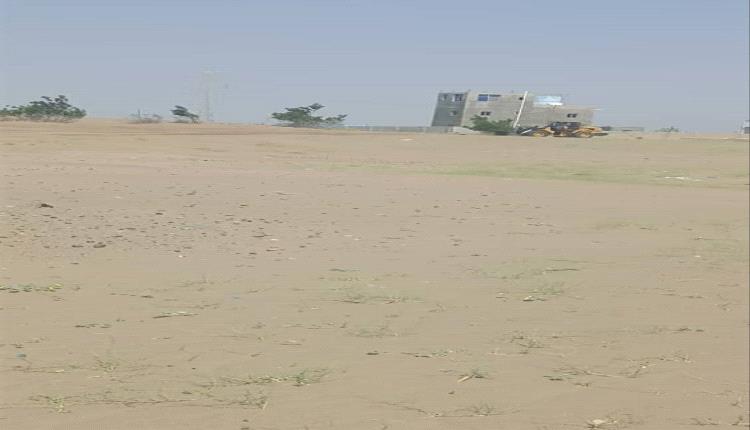 بدعم من محافظ لحج والسلطة المحلية بتبن ، نادي الحسيني الرياضي الثقافي يبدأ العمل في أرضية ملعبه الجديد