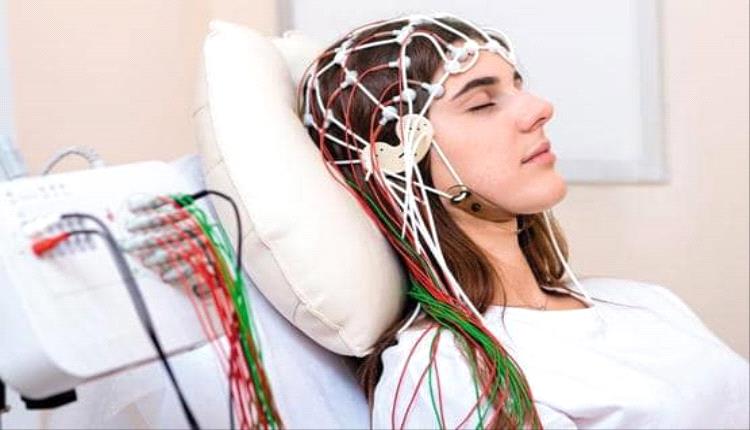 دراسة تكشف فائدة غير متوقعة للمشي: تحسين استجابة الدماغ للأصوات