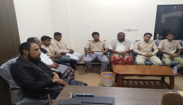 مدير عام المسيلة يلتقي طلاب ثانوية الفقيد سالم حسن ويتلقى درع شكر وعرفان