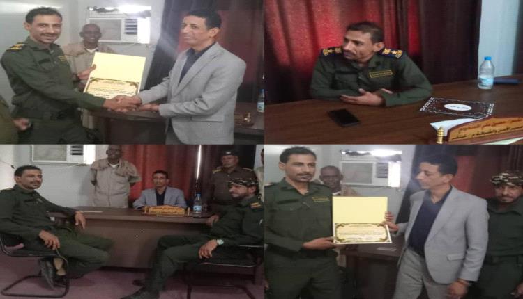 وكيل نيابة جعار يكرم مدير أمن خنفر تقديرًا لجهوده المتميزة في حفظ الأمن ومكافحة الجريمة