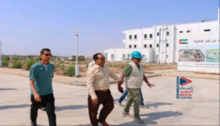 الزهري يطلع على تقدم مشروع مدينة الشيخ محمد بن زايد الطبية بخورمكسر ويشيد بدعم الإمارات