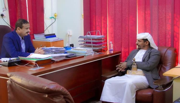 محافظ شبوة يشيد بدور القبائل والمجتمع في ترسيخ الاستقرار ويؤكد: التنمية لا تتحقق إلا بتكاتف الجميع