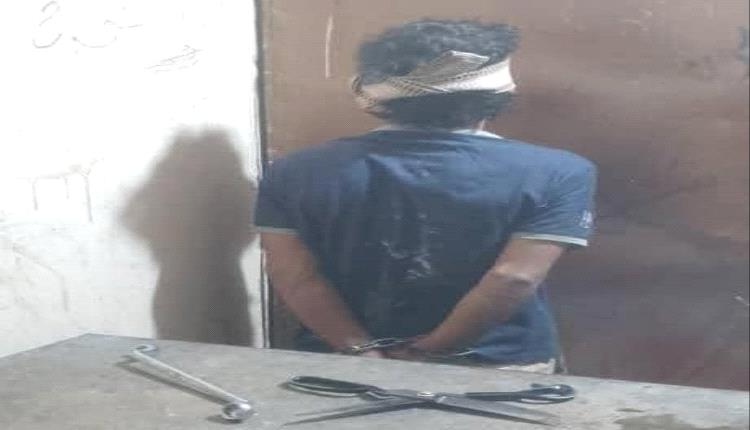 أمن لودر يلقي القبض على متهم بسرقة أسلاك كهربائية