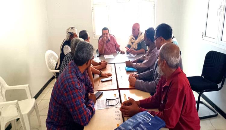 علعلة والصاد يناقشان مع الضابط الميداني للغذاء في لودر آلية الاستهداف والمسح الجديد