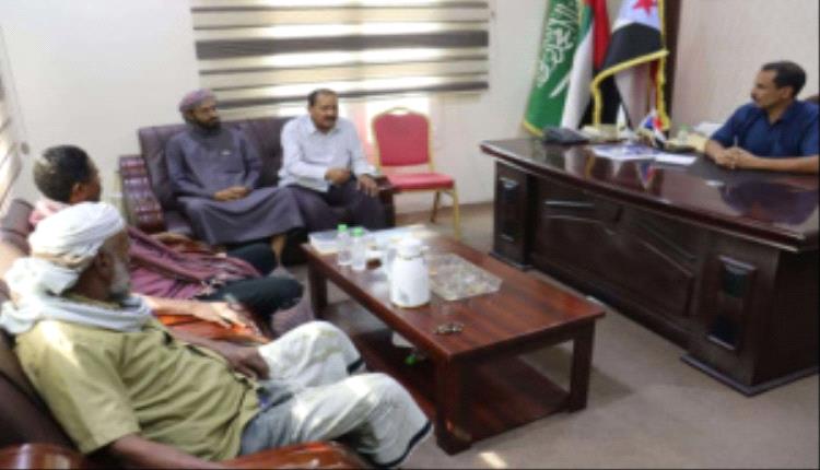 باتيس يؤكد على تعزيز الشراكة المجتمعية لخدمة المواطنين في المكلا