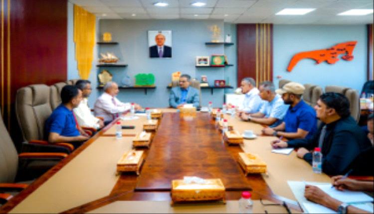 محافظ عدن لملس يبحث مع هيئة المساحة الجيولوجية إجراءات الحد من مخاطر الانهيارات الصخرية