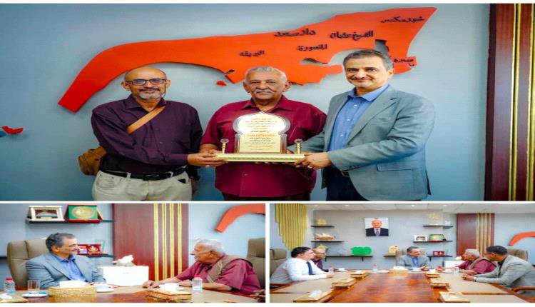 محافظ عدن يكرّم الأديب محمد ناصر شراء بدرع الوفاء والإبداع