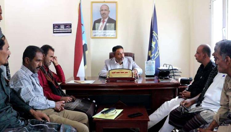 رئيس تنفيذية انتقالي أبين يلتقي السلطة المحلية واللجنة الأهلية بمديرية زنجبار