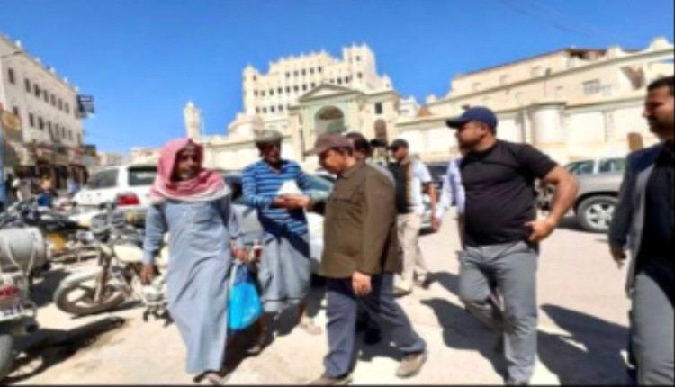 محافظ حضرموت يتفقد سوق سيئون: خطوات عاجلة لإصلاح الجزء المنهار وتعزيز الأمان
