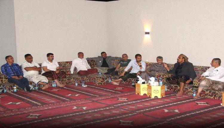 محافظ حضرموت يبحث مع فريق الإصلاحات الاقتصادية آفاق الشراكة بين السلطة المحلية والقطاع الخاص