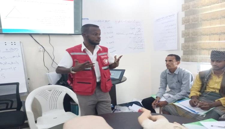 الهلال الاحمر اليمني فرع ابين يقيم دورة تدريبية في الإسعافات الأولية