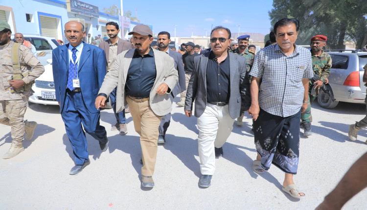 محافظ حضرموت يطّلع على سير العمل في مشروع مبنى مركز فاطمة صالح بابطين الطبي لرعاية مرضى الفشل الكلوي بالقطن