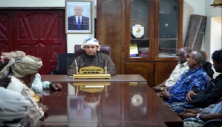 محافظ سقطرى يعقد لقاءً مع مشايخ وأعيان قبيلة بدلهي لتعزيز الشراكة وحماية المجتمع