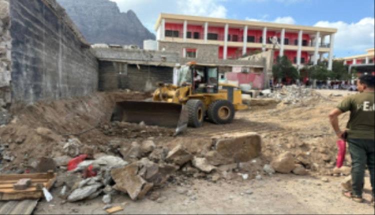 المعلا تطلق مشروع إنشاء مبنى حديث لمحو الأمية وتعليم الكبار بدعم كامل من السلطة المحلية